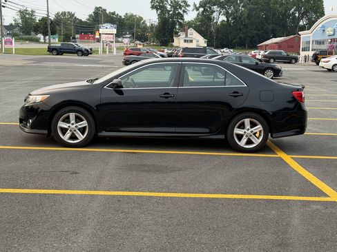 Used 2014 Toyota Camry SE FWD image 4