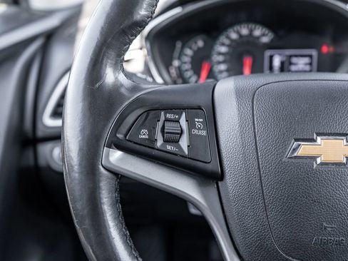 Used 2019 Chevrolet Trax LT w/ LT Convenience Package FWD image 20