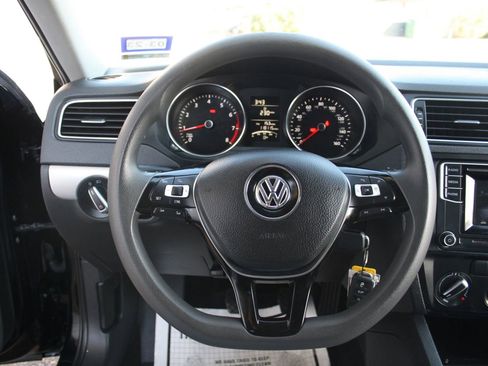 Used 2017 Volkswagen Jetta S image 17