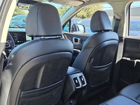 Certified 2025 Kia Sorento S image 17