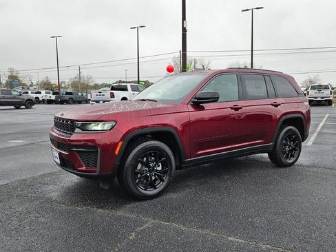 New 2026 Jeep Grand Cherokee Altitude image 2