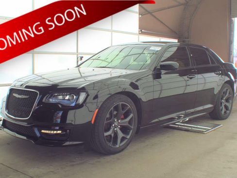 Used 2020 Chrysler 300 Touring L w/ Quick Order Package 2EF RWD image 1