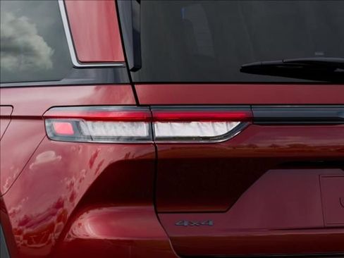New 2026 Jeep Grand Cherokee Altitude AWD/4WD image 9