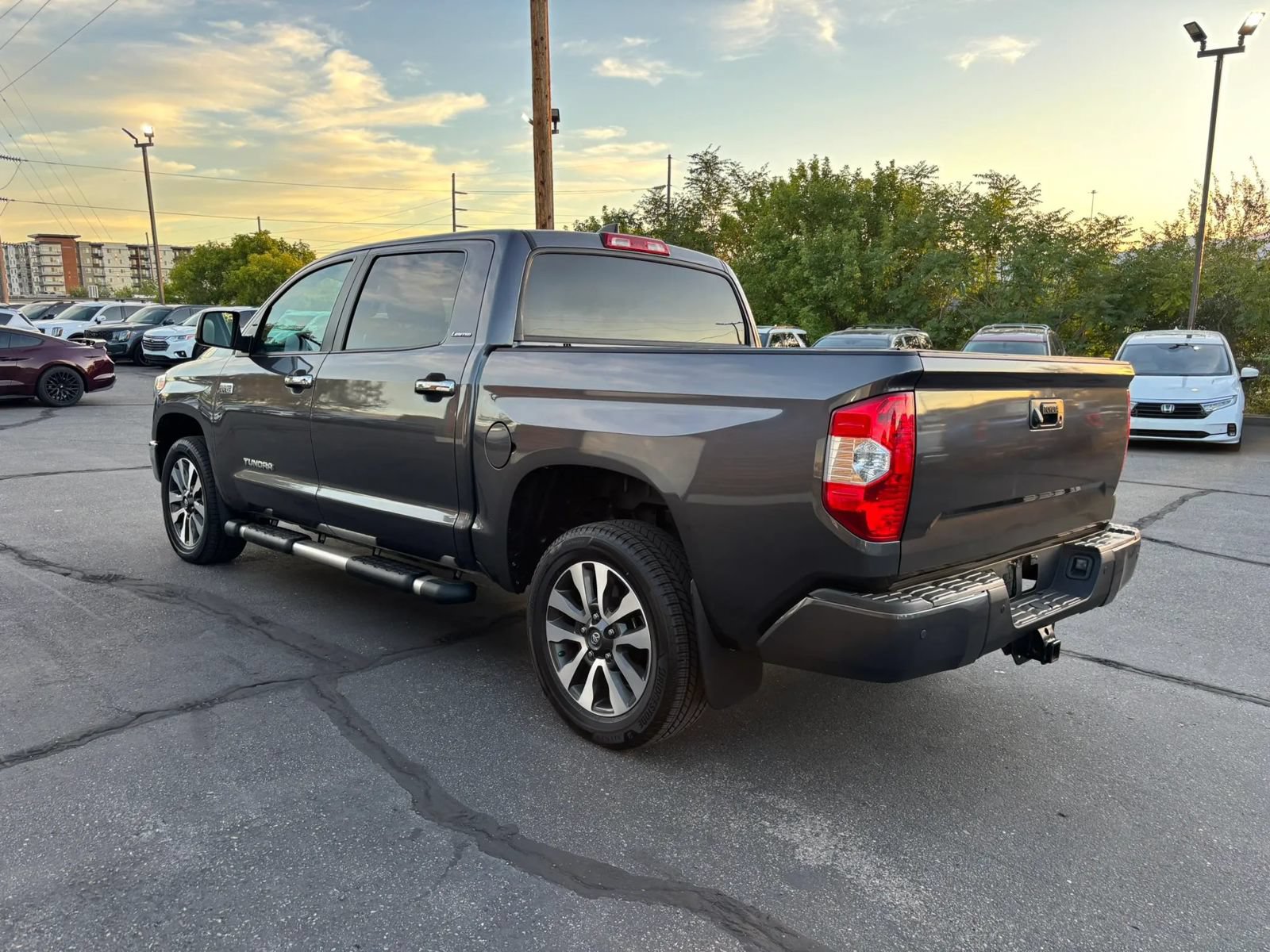 Used 2021 Toyota Tundra Limited w/ Limited Premium Package AWD/4WD image 5
