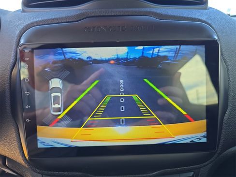 Used 2015 Jeep Renegade Latitude image 17