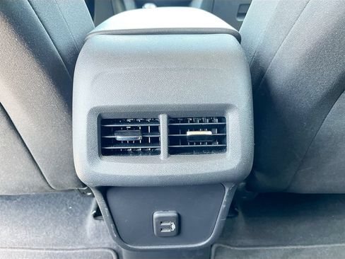Used 2021 Chevrolet Equinox LT FWD image 23