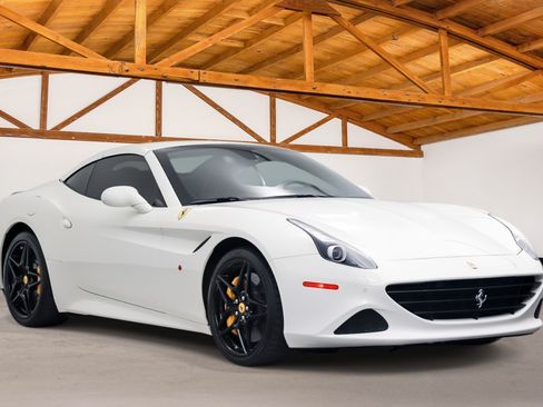 Used 2017 Ferrari California T RWD image 8