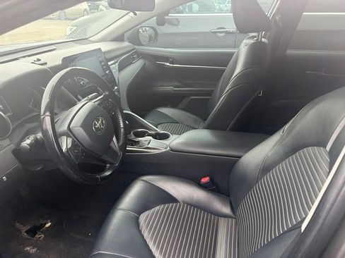 Used 2021 Toyota Camry SE FWD image 3