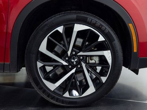 Used 2023 Mitsubishi Outlander SE image 30