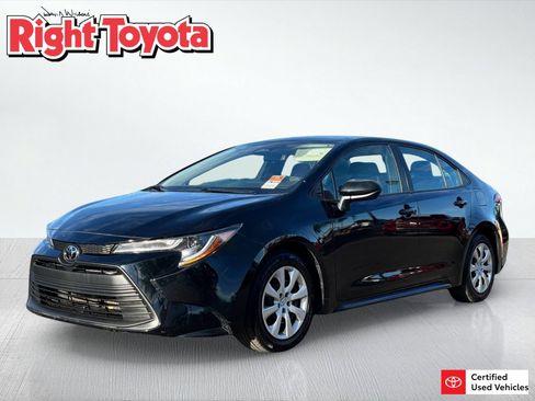Certified 2025 Toyota Corolla LE FWD image 1