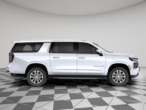 New 2026 Chevrolet Suburban Premier AWD/4WD image 2
