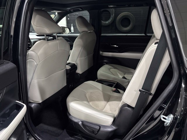 Used 2024 Toyota Grand Highlander AWD Hybrid image 17