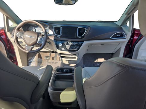 Used 2019 Chrysler Pacifica Touring-L w/ Advanced Safetytec Group FWD image 9