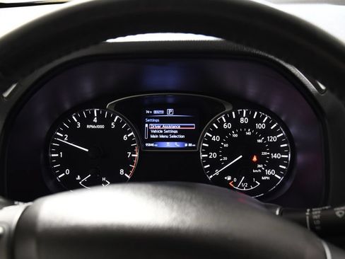 Used 2017 Nissan Pathfinder Platinum w/ Family Entertainment Package AWD/4WD image 30