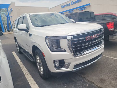 Used 2022 GMC Yukon SLT w/ SLT Premium Package AWD/4WD image 3