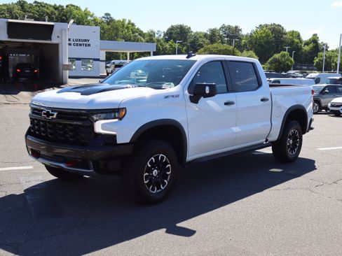 Used 2022 Chevrolet Silverado 1500 ZR2 w/ Technology Package AWD/4WD image 5