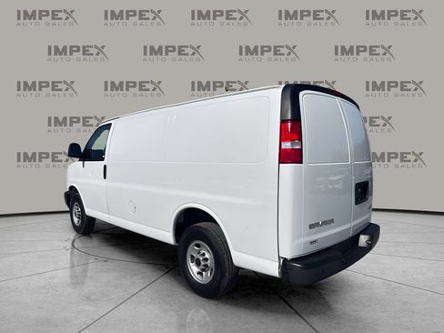 Used 2023 GMC Savana 2500 RWD image 3