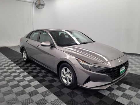 Used 2023 Hyundai Elantra SE FWD image 13
