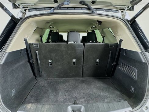 Used 2025 Nissan Pathfinder SV FWD image 30