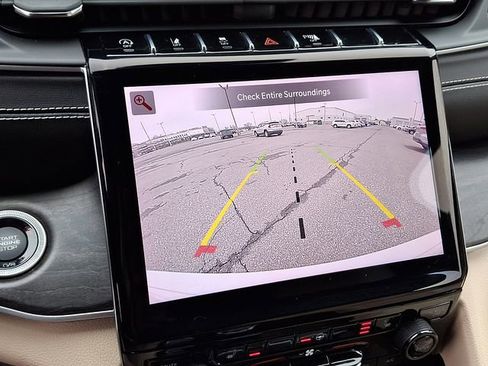 Used 2023 Jeep Grand Cherokee Limited w/ Black Appearance Package image 18