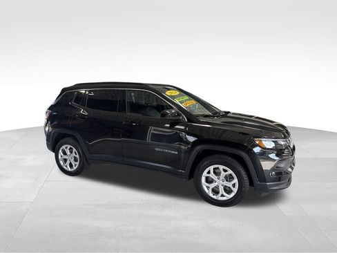 Used 2024 Jeep Compass Latitude AWD/4WD image 7