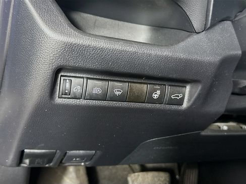 Certified 2020 Toyota RAV4 XLE w/ Convenience Package AWD/4WD image 11