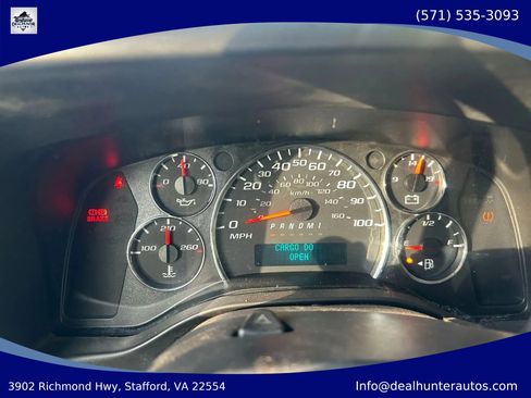 Used 2017 Chevrolet Express 2500 RWD image 21