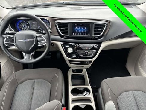 Used 2020 Chrysler Voyager L image 26