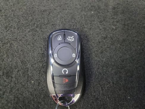 Used 2019 Chevrolet Equinox LT FWD image 32