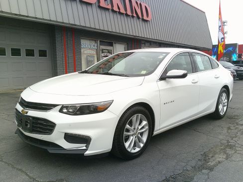 Used 2017 Chevrolet Malibu LT w/ Driver Confidence Package FWD image 12