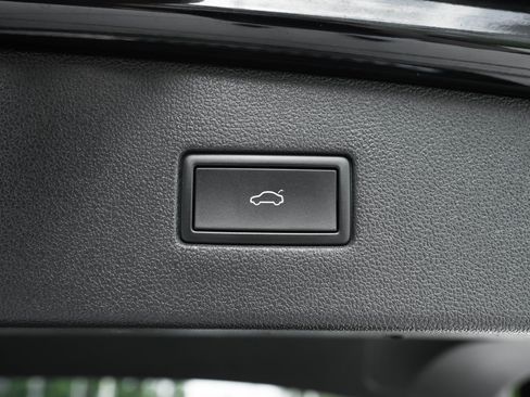 Used 2022 Volkswagen Tiguan SE R-Line image 42