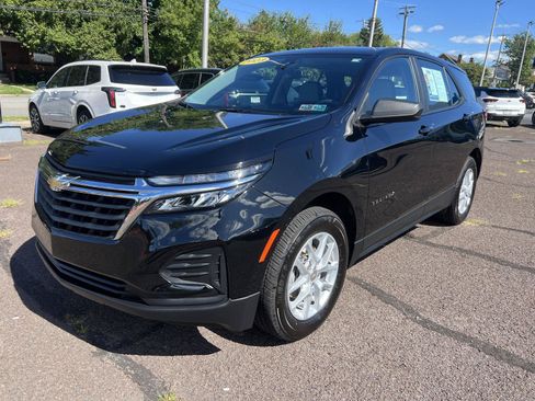 Used 2023 Chevrolet Equinox LS w/ Driver Confidence II Package AWD/4WD image 3