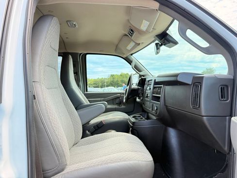 Used 2026 Chevrolet Express 3500 LT w/ LT Preferred Equipment Group RWD image 19