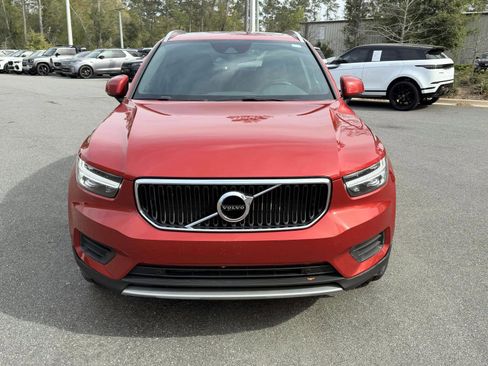 Used 2019 Volvo XC40 T5 Momentum image 2