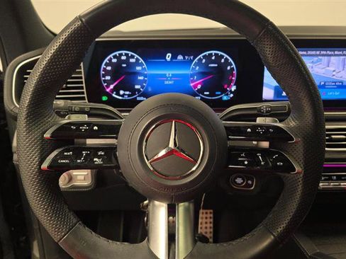 Used 2024 Mercedes-Benz GLS 450 4MATIC image 10