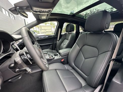 Used 2026 Porsche Macan AWD/4WD image 5