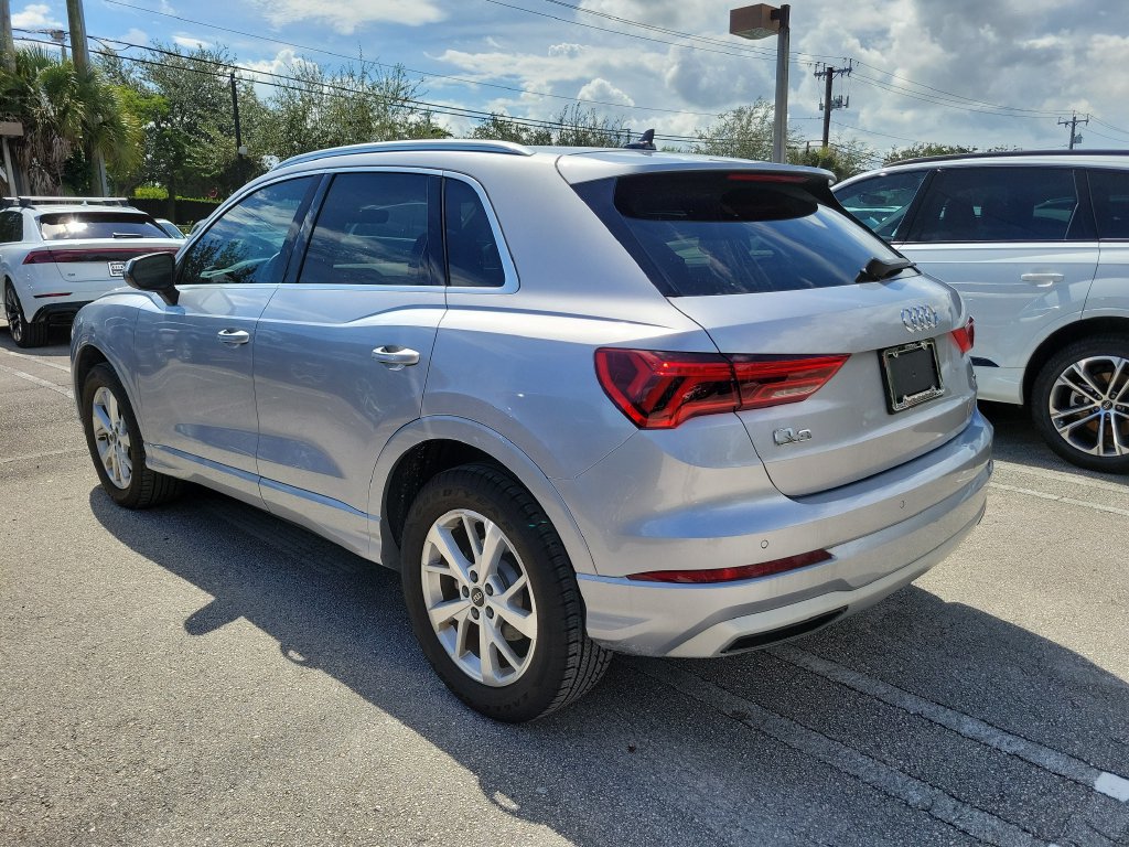 Used 2024 Audi Q3 2.0T Premium w/ Convenience Package AWD/4WD image 4