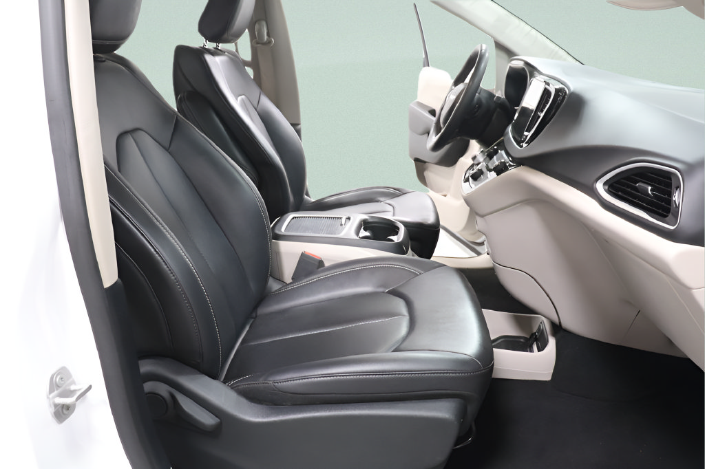 Used 2024 Chrysler Pacifica Touring-L FWD image 28