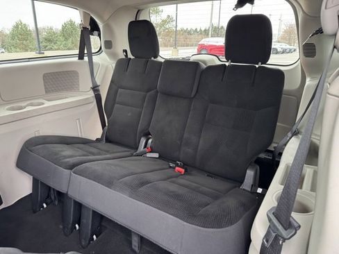 Used 2019 Dodge Grand Caravan SE w/ UConnect Hands-Free Group image 11