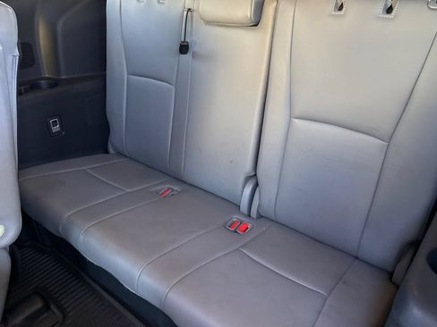 Used 2023 Toyota Highlander XLE FWD image 24