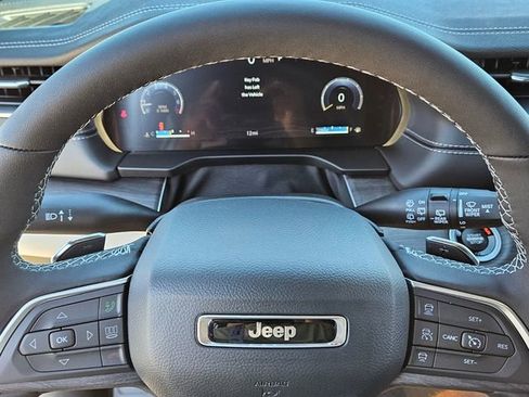 New 2025 Jeep Grand Cherokee Limited w/ Luxury Tech Group II RWD image 27