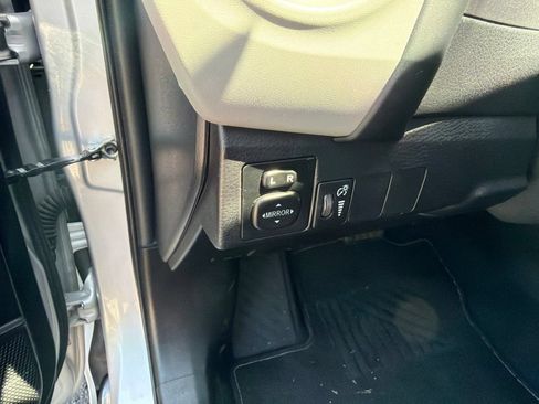 Used 2017 Toyota Corolla LE w/ Carpet Mat Package (TMS) FWD image 15