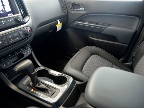 Used 2015 Chevrolet Colorado Z71 image 26