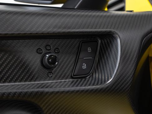 Used 2022 Lamborghini Huracan STO RWD image 38