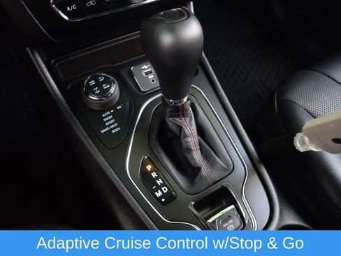 Used 2021 Jeep Cherokee Trailhawk w/ Technology Group AWD/4WD image 12