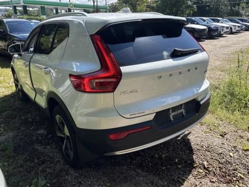 Used 2023 Volvo XC40 B5 Ultimate w/ Protection Package Premier AWD/4WD image 4