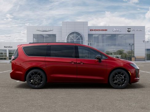 New 2027 Chrysler Pacifica Limited w/ S Appearance Package FWD image 21