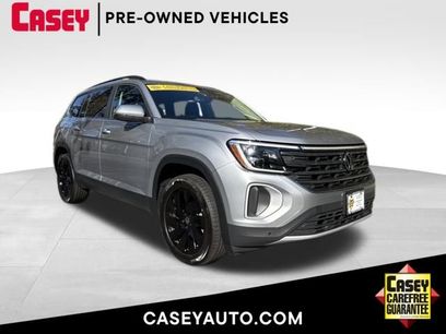 Used 2024 Volkswagen Atlas SE w/ Black Wheel Package