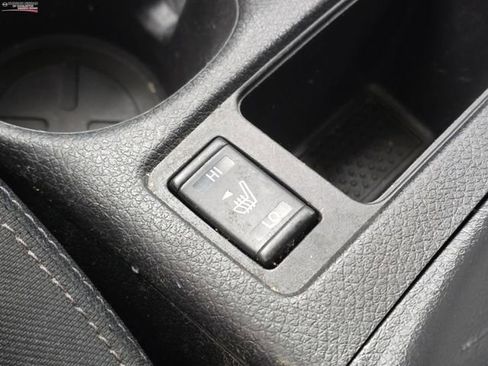 Used 2019 Nissan Rogue SV image 40