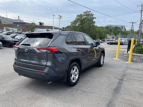Used 2019 Toyota RAV4 XLE AWD/4WD image 8